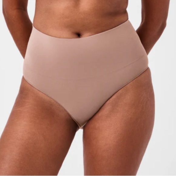 SPANX EVERYDAY SEAMLESS SHAPING BRIEF IN CAFE AU LAIT - L - Picture 1 of 5